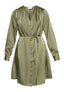 SATIN GRACE - Satinkleid mit V-Ausschnitt und Knopfleiste
